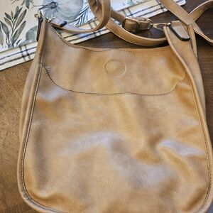 Elegant Tan Leather Shoulder Bag